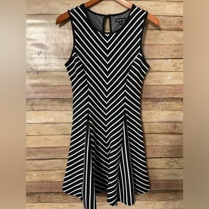French Kiss Women’s Chevron Black And White Striped Dress Size: Medium
